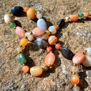 GOrGEoUS vintage 1970s, polished gemstone Beggars Beads, gemstone necklace